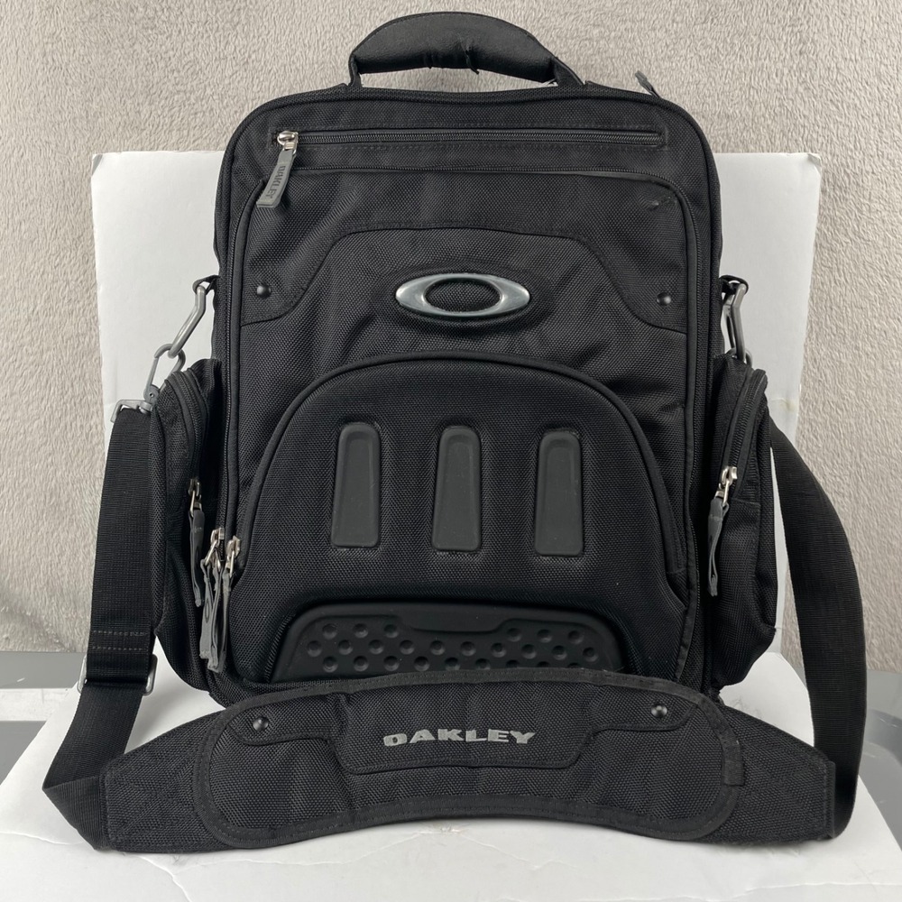 Oakley Vertical Messenger Bag Laptop Crossbody Gear Black Metal Logo Y2K